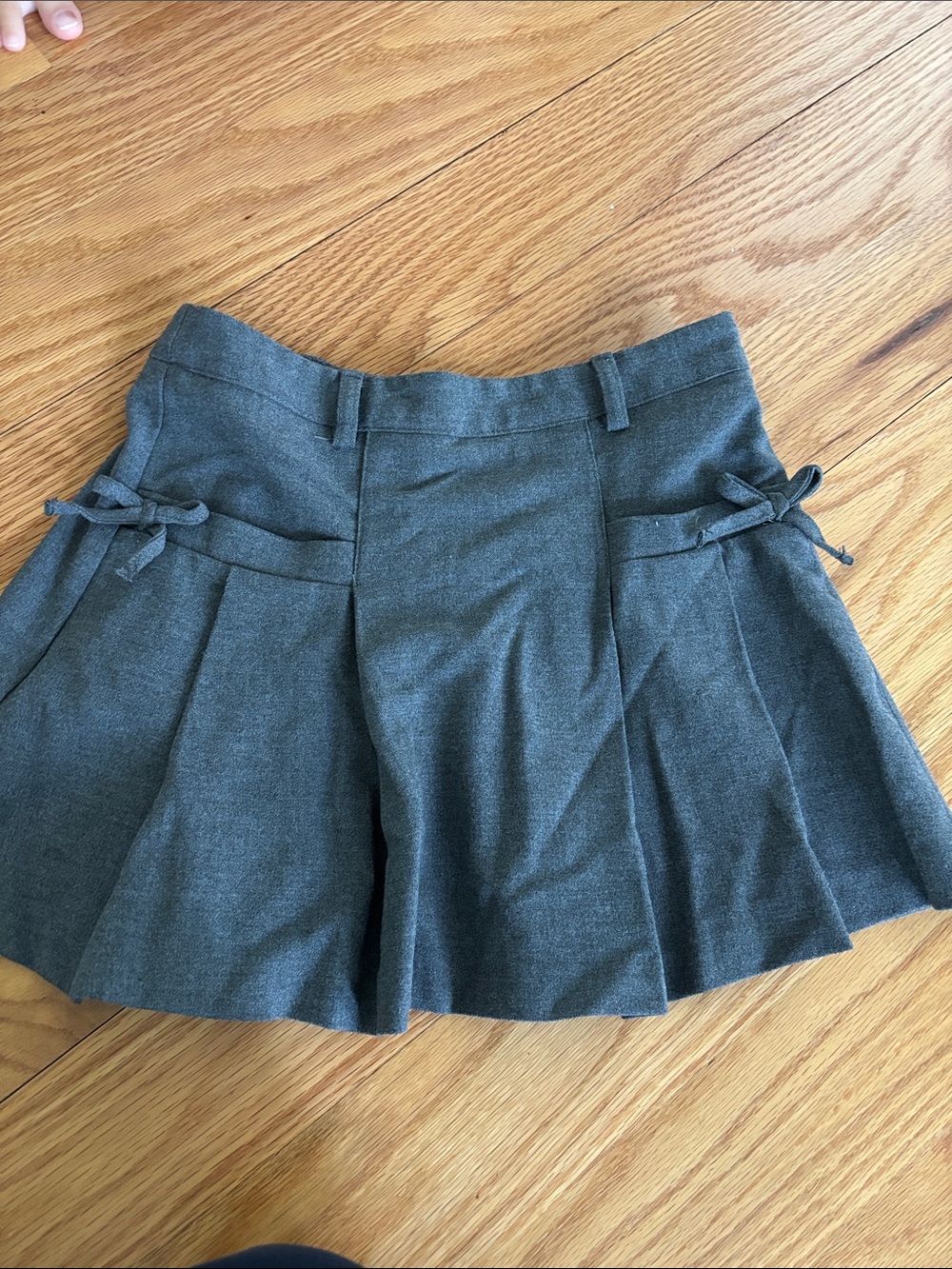 Grey pleated skirt